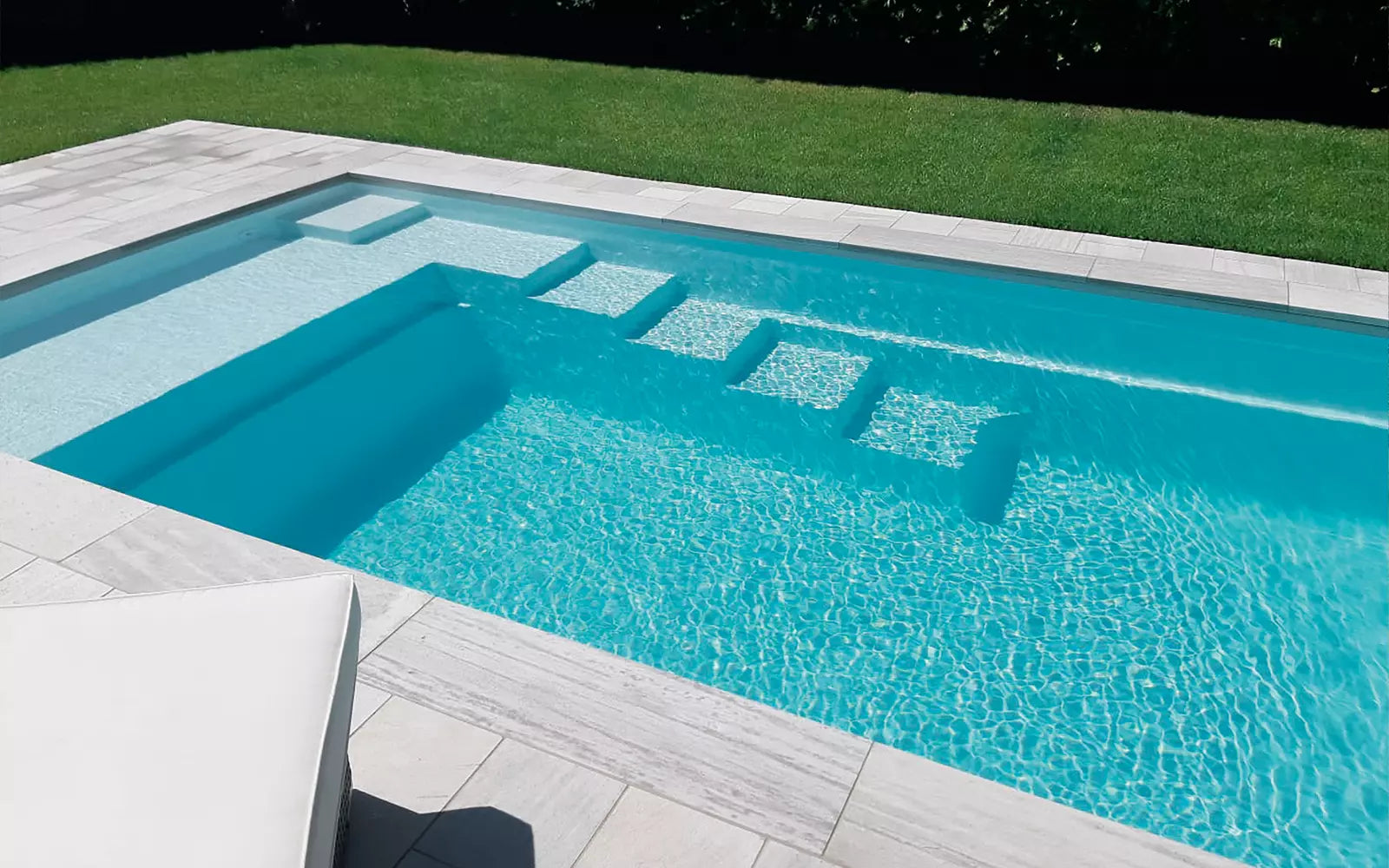 Leisurepools Elite høyvannsledning 3,8 × 8,1–9,1 m, 1,5 m dybde